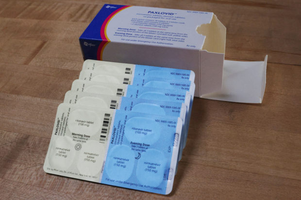 FILE PHOTO: Paxlovid, Pfizer's anti-viral medication to treat the coronavirus disease (COVID-19), is displayed in this picture illustration taken in Medford, Massachusetts, U.S., May 12, 2022. REUTERS/Brian Snyder/Illustration/File Photo