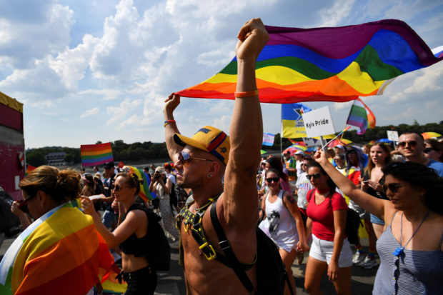 Thousands join Budapest Pride march in sweltering heat