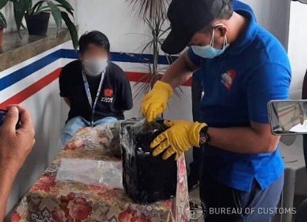 The consignee of kush and liquid marijuana worth almost P1.3 million, which was shipped from the US, was arrested on Wednesday, July 27 2022, in Kidapawan City in Cotabato. STORY: Kush, liquid marijuana worth P1.3 million seized at NAIA