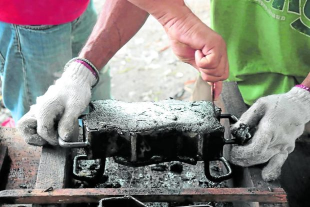 Making bricks out of recovered plastic waste in Angeles City. STORY: Plastic trash-for-rice program feeds residents, makes bricks for Angeles City