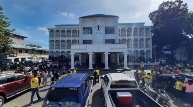 People rush out of the Abra Capitol during the magnitude 7 earthquake that stuck in the morning on Wednesday, July 27, 2022. . STORY: DOT to help LGUs gauge earthquake damage to cultural sites