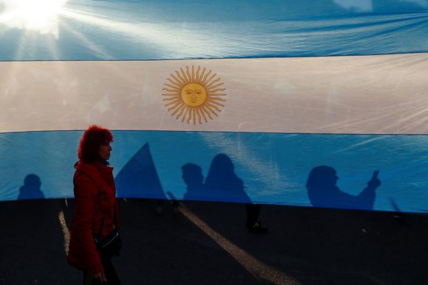 Argentine anti-government protests build as president calls for unity