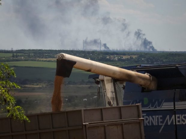 Breakthrough at Ukraine grain export talks as heavy shelling continues