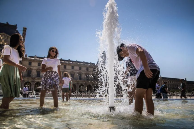 Why are countries around the world experiencing heatwaves?