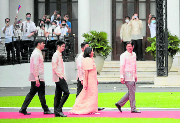 President Ferdinand Marcos, Jr., and the first family arrives in Malacanan Palace after he was sworn in as the 17th president of the Philippines on Thursday, June 30, 2022.INQUIRER PHOTO / GRIG C. MONTEGRANDE