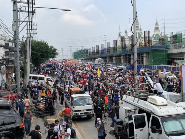 “People’s Sona” was conducted around 9:30 a.m. as protesters marched towards Commonwealth Avenue, Quezon City, composed of several progressive groups which included Bayan, Anakbayan, Gabriela, Anakpawis, and Alliance of Health Workers. (Photo by Zacarian Sarao)