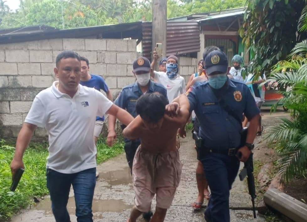 A contributed photo of the handcuffed suspect in the grisly killing of a woman in Bulacan who is being escorted by police officers to jail.