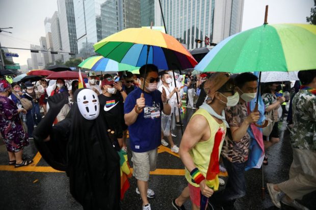 Thousands take part in Seoul LGBT festival, protesters rally