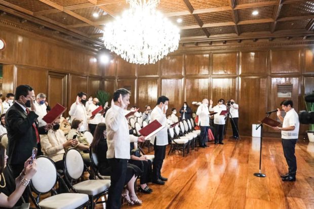 Mark Lapid takes his oath as TIEZA hief operating officer before President Ferdinand Marcos Jr. in Malacañang on July 5, 2022