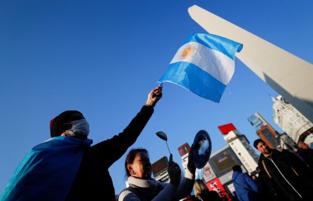 Argentine anti-government protests build as president calls for unity