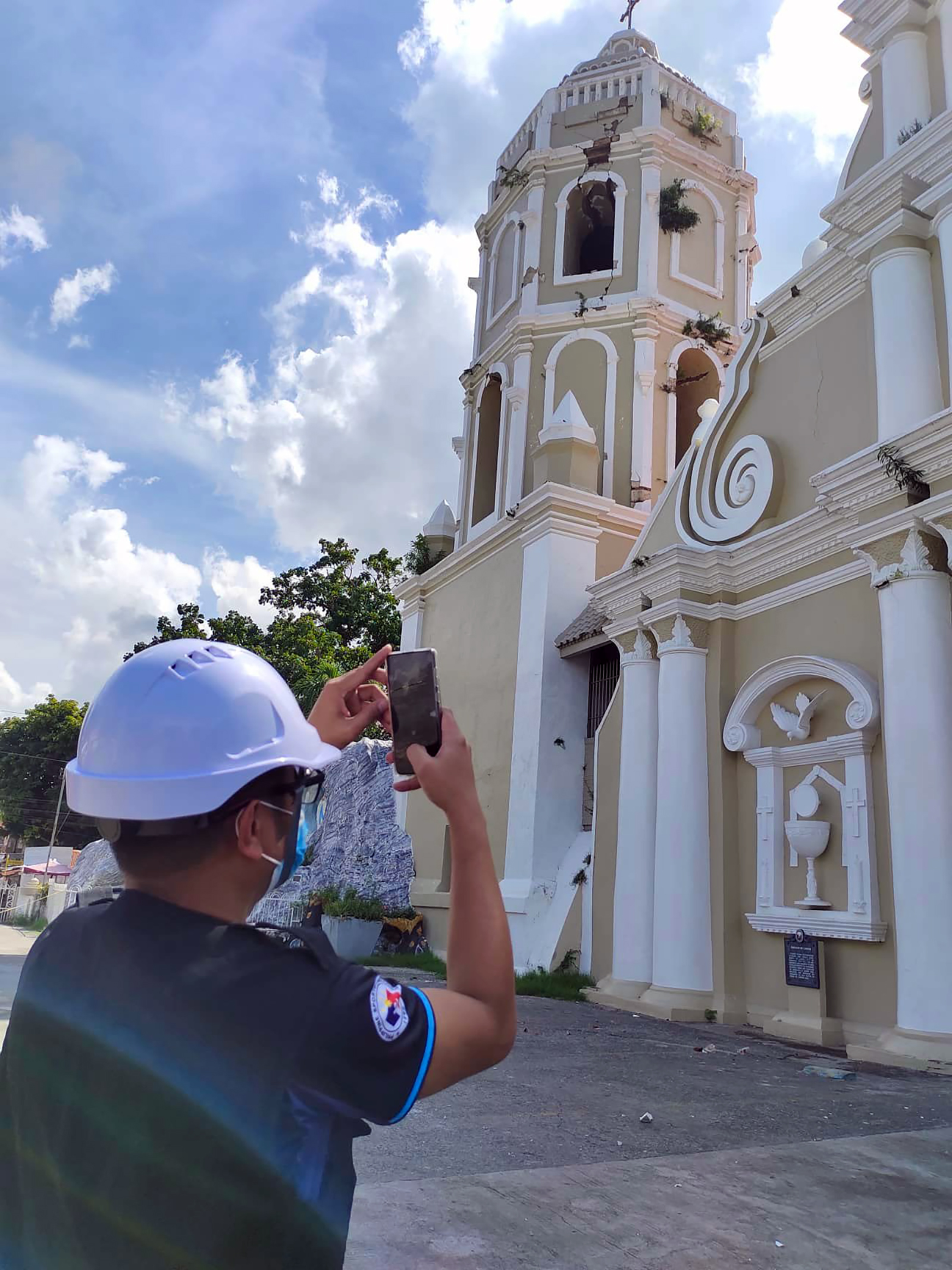 The 7-magnitude earthquake on Wednesday damaged the San Juan de Sahagun Church