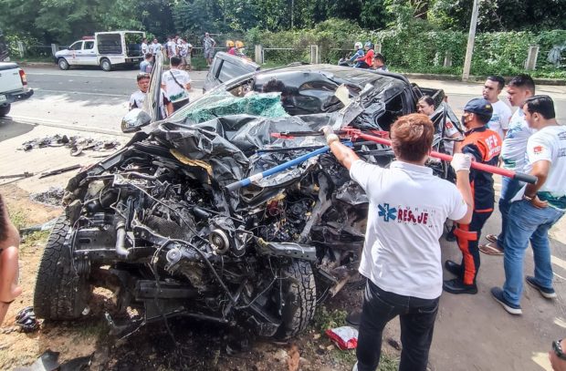 CRUSHED LIKE PAPER. Rescuers extricate a pinned driver, who later died, and four other people who were wounded in a collision between a pick-up car and a ten-wheeler wing-van truck at the national road in Cordon, Isabela on July 9 at 3 p.m. Photo contributed by Henson Rye Patricio