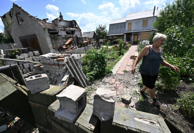 Broken homes: Ukrainians in east begin daunting rebuild