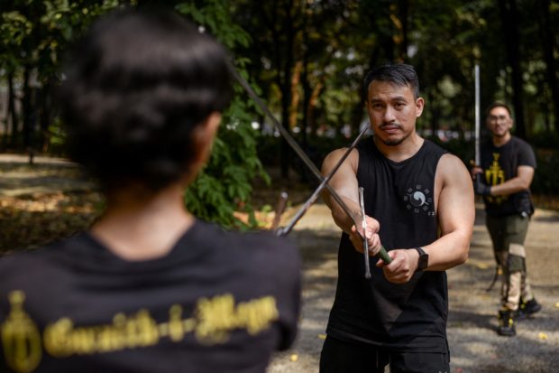 Indonesian knights keep medieval swordfighting alive