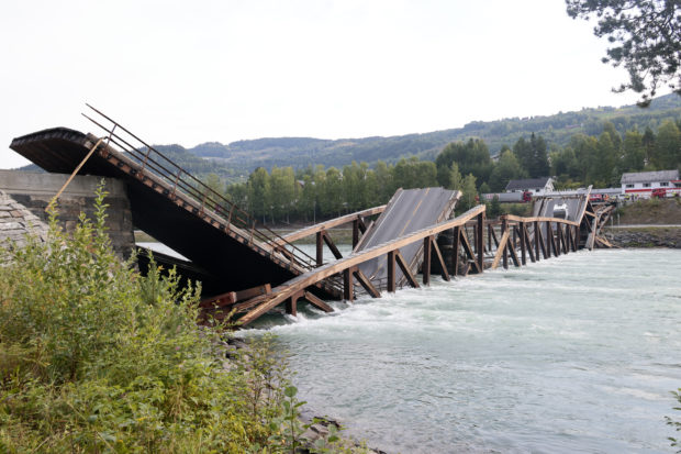 Norwegian wooden bridge collapses, 2 vehicles fall into river