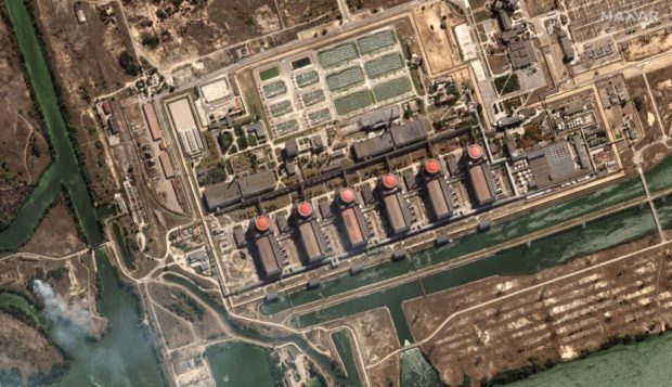This handout satellite image courtesy of Maxar Technologies released on August 29, 2022, shows the Zaporizhzhia nuclear power plant in Enerhodar, the plant and the surrounding area shows recent damage to the roof of a building adjacent to several of the nuclear reactors. - The Zaporizhzhia plant -- Europe's largest atomic facility -- has been occupied by Russian troops since the start of the war. (Photo by Handout / Maxar Technologies / AFP) / RESTRICTED TO EDITORIAL USE - MANDATORY CREDIT "AFP PHOTO / Satellite image ©2022 Maxar Technologies" - NO MARKETING NO ADVERTISING CAMPAIGNS - DISTRIBUTED AS A SERVICE TO CLIENTS