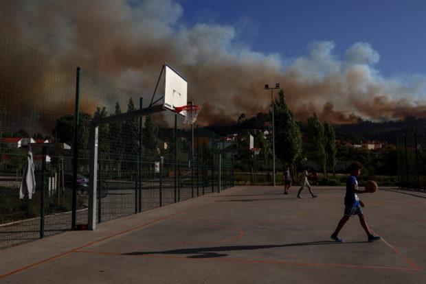 Hundreds of firefighters battle blaze near Lisbon