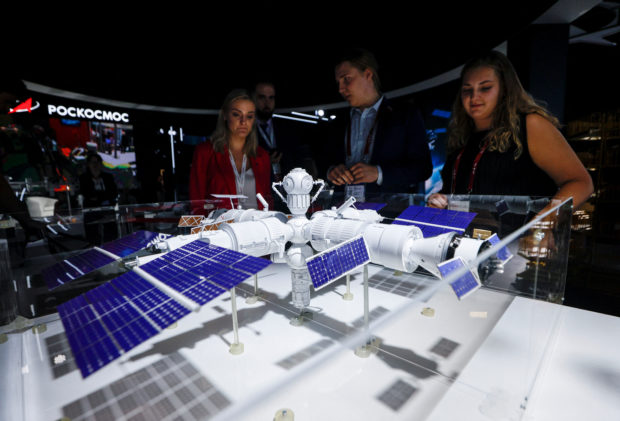 Russia, planning to go it alone, unveils model of new space station