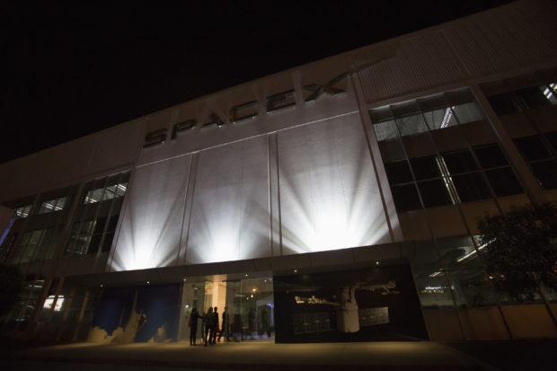 An exterior of the SpaceX headquarters in Hawthorne, California May 29, 2014. REUTERS/Mario Anzuoni/Files