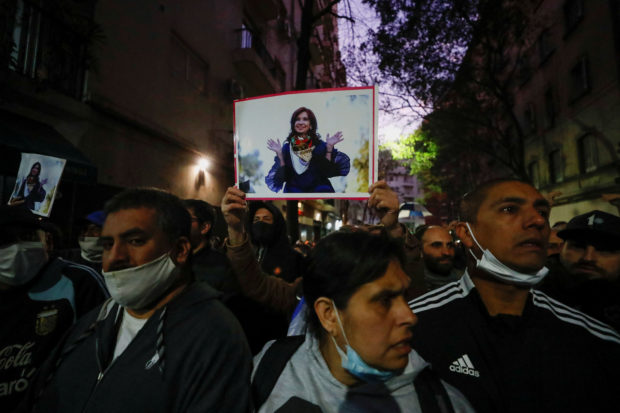 Thousands in Argentina take to streets to defend embattled vice president