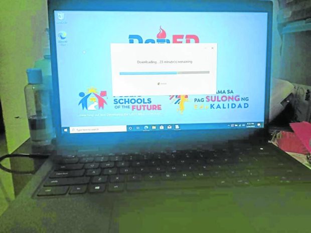 ‘SLOW, UNUSABLE’ A public school teacher from Quezon City describes as “slow and unusable” the laptop that the Department of Education distributed to teachers to help them in their online classes. The Commission on Audit earlier found the laptops to be “pricey and outdated.” —CONTRIBUTED PHOTO
