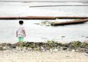 BEACH BUMMER Garbage litters the dolomite beach in Manila on Saturday, a day after heavy rains caused flooding on Taft Avenue and surrounding streets. —RICHARD A. REYES