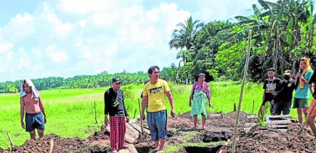 REBURIED Muslim residents of Barangay Biwang, Bagumbayan, Sultan Kudarat, on Saturday prepare a new burial site not far from the old Muslim cemetery that was destroyed by floods on Aug. 12 to rebury remains of kin who were swept away by the rampaging water of Allah River. At least 10 other cadavers and skeletal remains are still unaccounted for as of Sunday. —PHOTO COURTESY OF MAX FM TACURONG