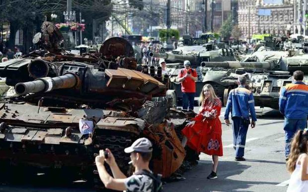 Abandoned Russian tanks on display in Kyiv nearly 6 months into invasion