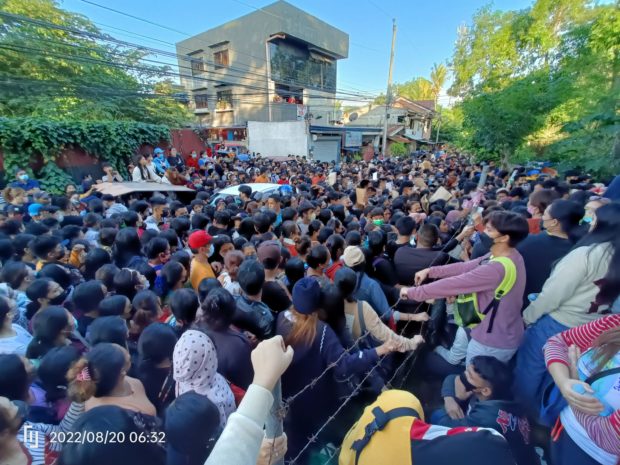 LOOK: Thousands crowd DSWD office in Cagayan de Oro