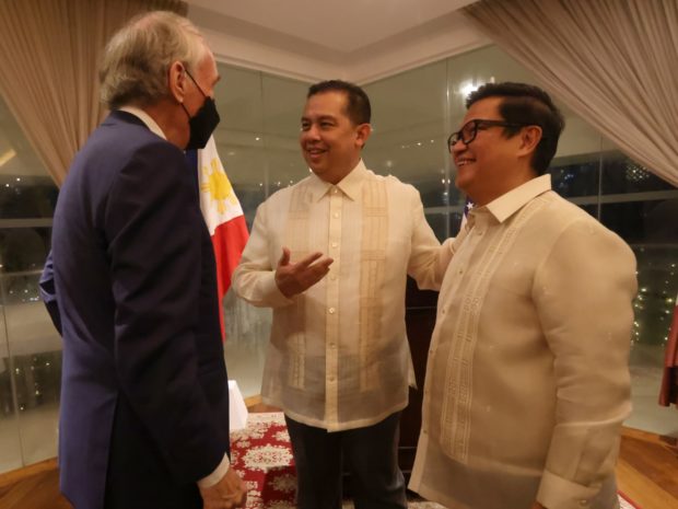 Members of US and Philippine delegations discuss matters related to the two countries during the US-Philippines Congressional Delegation Friendship Caucus held at the Manila Golf and Country Club on Thursday night. (Photos from Office of Speaker Martin Romualdez)