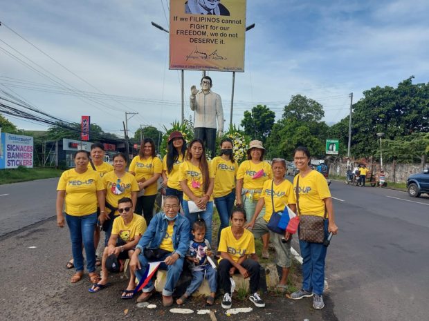 Members of the Federation of Urban Poor mark Ninoy Aquino Day at Araneta Avenue in Bacolod City on Sunday morning. (Photo courtesy of Joy Jarabelo)