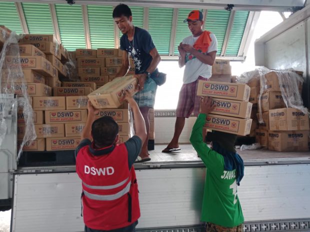 Personnel-of-the-Department-of-Social-Welfare-and-Development-DSWD-prepare-family-food-packs-for-distribution-to-various-areas-in-Central-Luzon-620x465