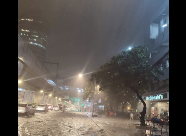 UN Avenue cor. Taft Avenue was in gutter-deep floods. Image from Manila DRRM Office