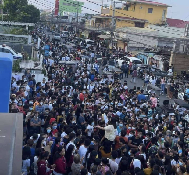 DSWD Secretary Erwin Tulfo posted on Facebook an image of huge crowds seeking to avail of the department's educational assistance program. 