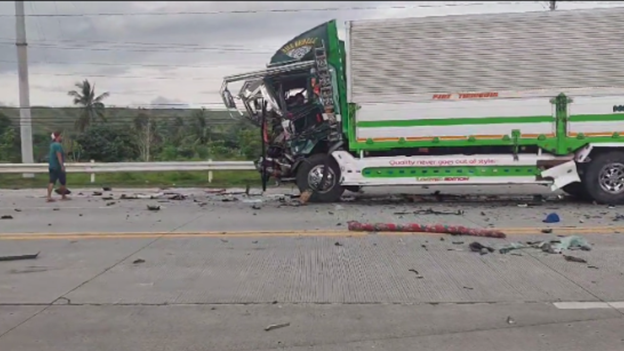 The ill-fated 10-wheeler cargo truck that slammed with a passenger van