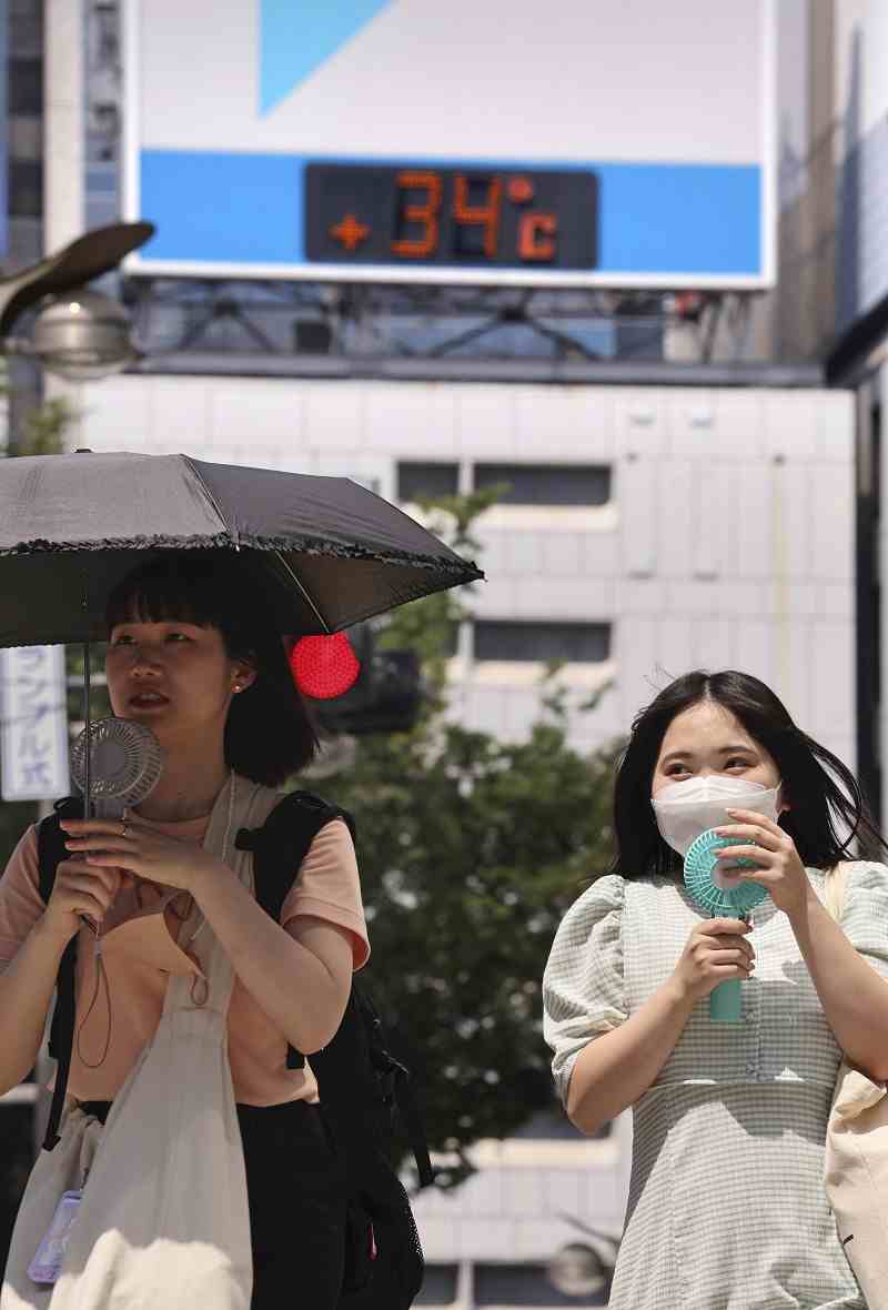 Japan: Tokyo swelters amid worst June heatwave since 1875