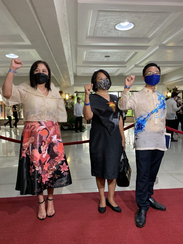 Party-list group representatives Arlene Brosas (Gabriela), France Castro (ACT Teachers), and Raoul Manuel (Kabataan) filed House Resolution No.200. (Photo by Beatrice Pinlac/INQUIRER.NET)