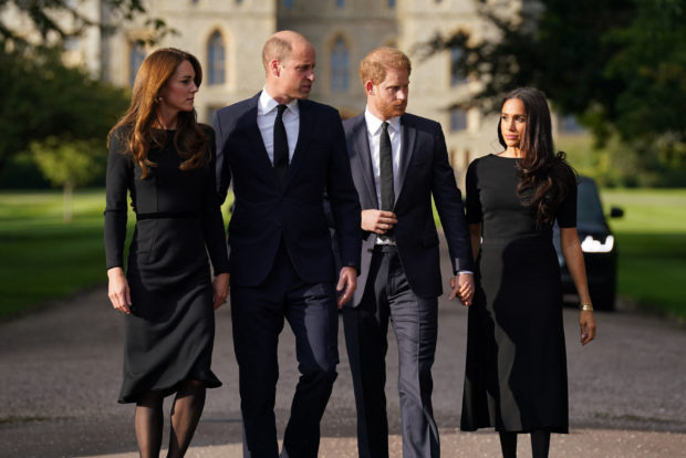 Britain's Catherine, Princess of Wales, Britain's Prince William, Prince of Wales, Britain's Prince Harry, Duke of Sussex, and Meghan, Duchess of Sussex on the long Walk at Windsor Castle on September 10, 2022, before meeting well-wishers. - King Charles III pledged to follow his mother's example of "lifelong service" in his inaugural address to Britain and the Commonwealth on Friday, after ascending to the throne following the death of Queen Elizabeth II on September 8. (Photo by Kirsty O'Connor / POOL / AFP)