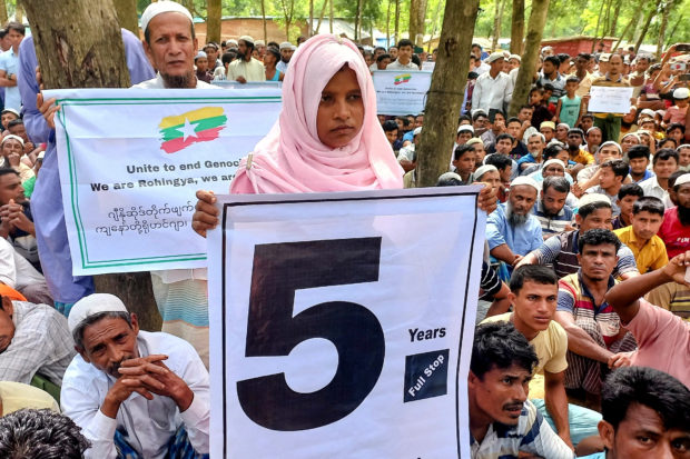 FILE PHOTO: Rohingya refugees hold placards as they gather at the Kutupalong Refugee Camp to mark the fifth anniversary of their fleeing from neighboring Myanmar to escape a military crackdown in 2017, in Cox's Bazar, Bangladesh, August 25, 2022. REUTERS/Rafiqur Rahman/File Photo