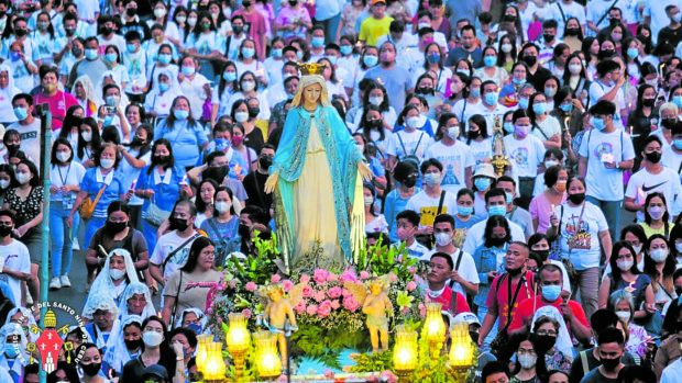 Marian devotees join the annual “Walk with Mary” procession along Osmeña Boulevard in Cebu City on Sunday dawn, the first time it is held since the COVID-19 pandemic was declared in March 2020. —PHOTO COURTESY OF THE BASILICA MINORE DEL SANTO NIÑO DE CEBU