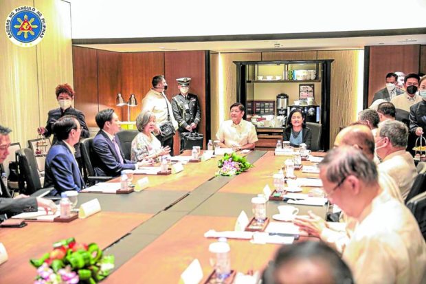 President Marcos and first lady Liza Araneta-Marcos meet with officials of Temasek Foundation in Singapore on Tuesday afternoon, shortly upon arrival in the city state following a two-day visit in Indonesia. —Malacañang photo. STORY: Bongbong Marcos trip reaps $8.5-B investment, supply pledges
