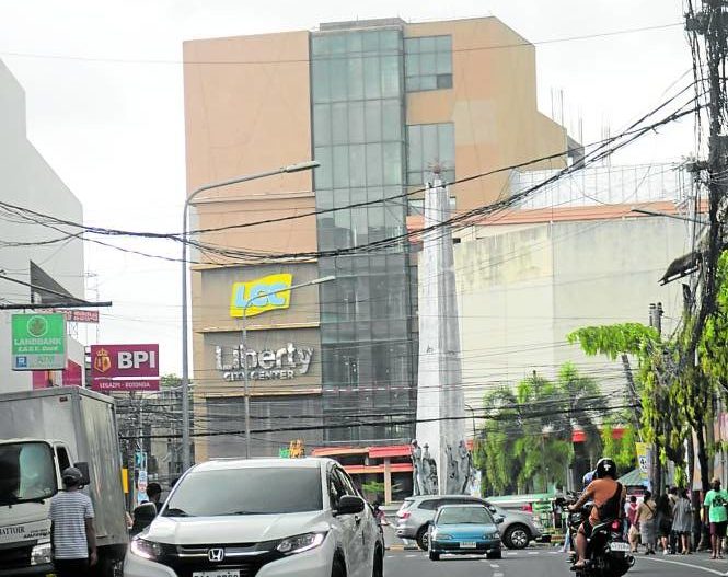 Business establishments at the city center of Legazpi