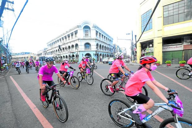 CYCLISTS’ HAVEN   The Iloilo City government is ramping up initiatives to boost the city as a walkable and bike-friendly destination as more Ilonggos use bicycles to commute between home and work. —PHOTO COURTESY OF ILOILO CITY MAYOR’S OFFICE 