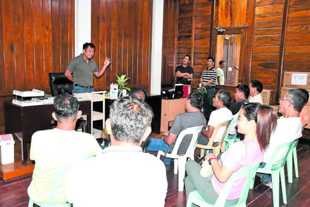 ‘TRUST GOD’ Beleaguered Negros Oriental Gov. Pryde Henry Teves briefs visiting village leaders on Sept. 29 about ongoing projects and the “political stability” in the province, telling them to “trust God because everything will be OK.” —PROVINCIAL GOVERNMENT OF NEGROS ORIENTAL FACEBOOK photo