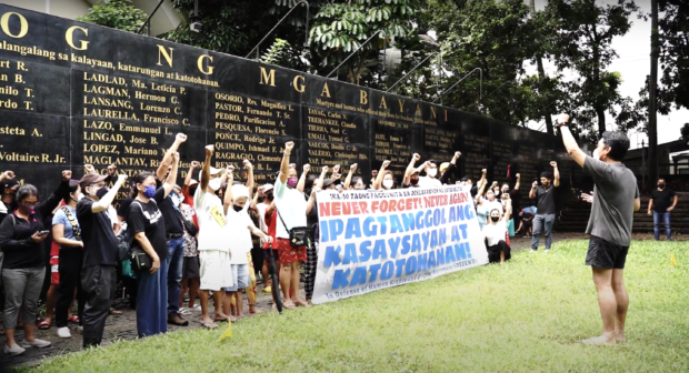 Survivors of martial law gathered at the Bantayog ng mga Bayani. Image from Ryan Leagogo / INQUIRER.net