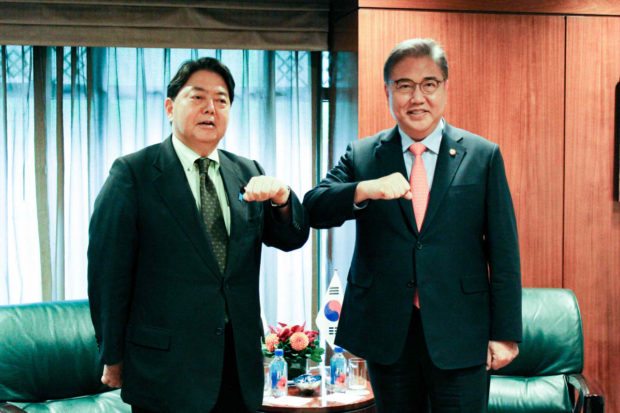 Foreign ministers of South Korea, Japan 