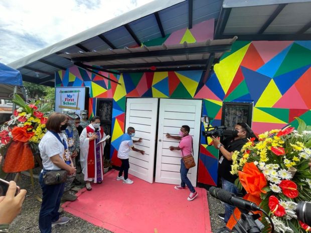 Hann Phils turns over a daycare center for Aetas in Barangay (village) Nabuclod, Floridablanca town, Pampanga province on Friday, Sept. 30. (Photo by Tonette Orejas)
