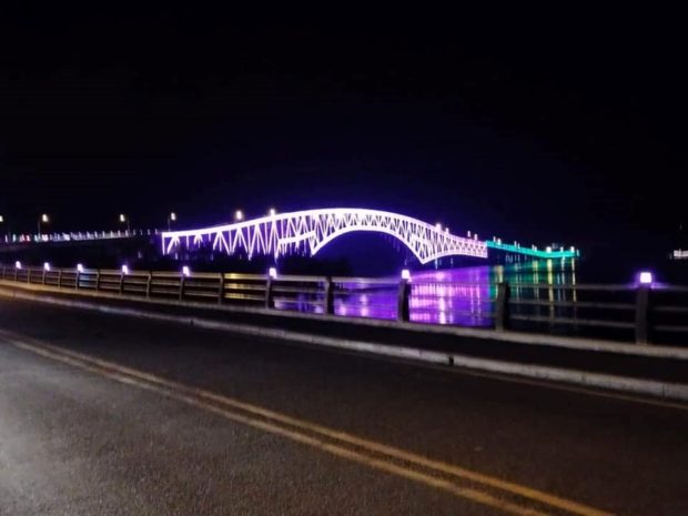 San Juanico Bridge turns purple to honor Queen Elizabeth II - 09122022