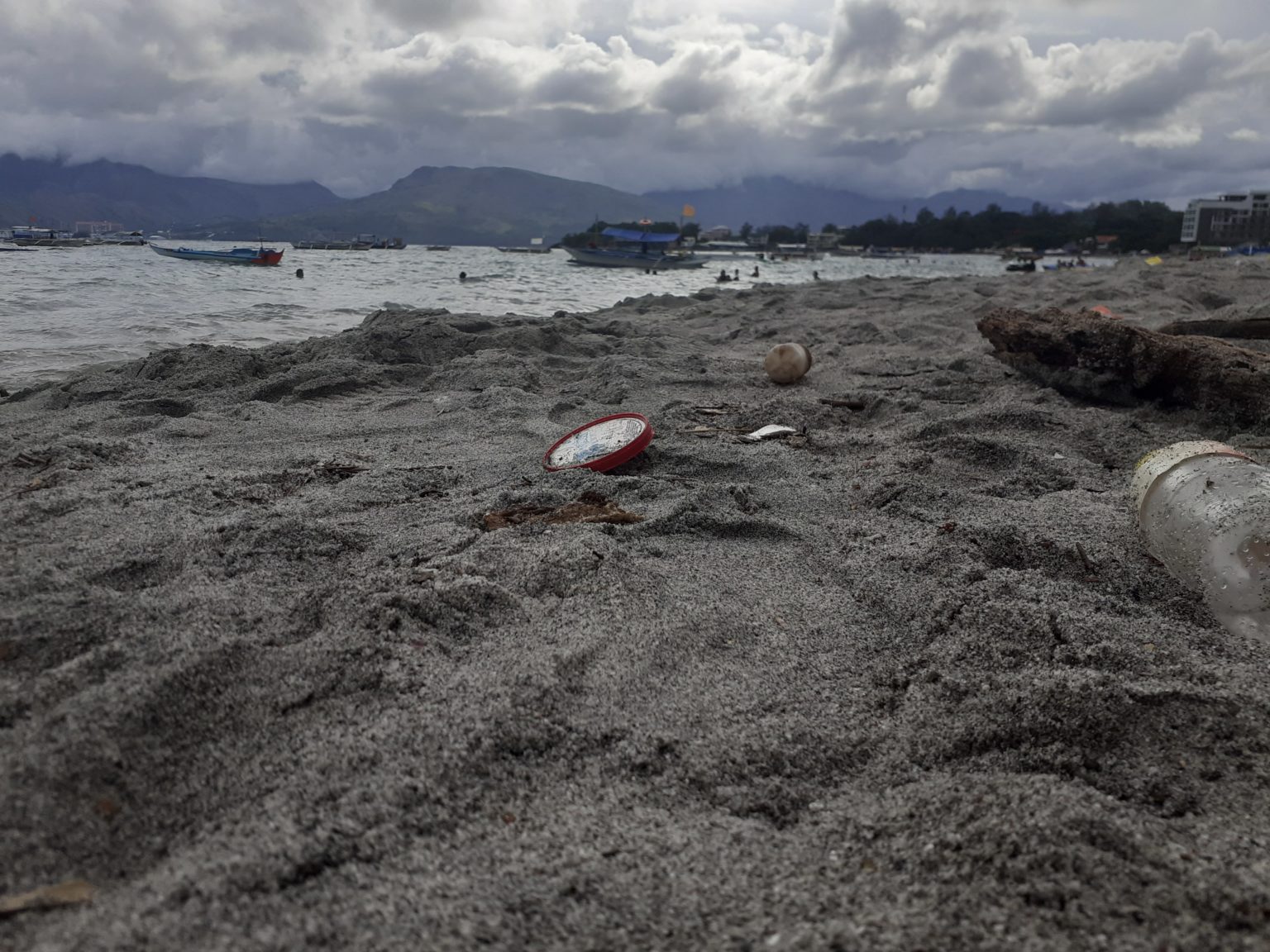 volunteers-to-pick-up-trash-plant-trees-in-olongapo-to-save