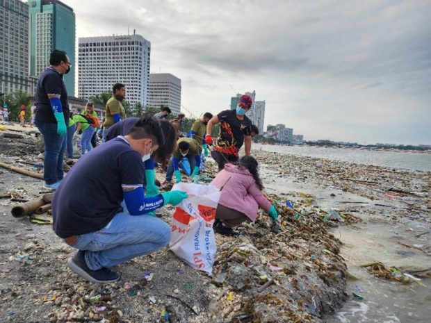 Manila Water employees team up with volunteers from various public and private organizations and institutions in cleaning up Manila Bay during the International Coastal Cleanup Day, as the Company recognizes the importance of coastal clean-up in keeping our waterways clean and pollution-free.